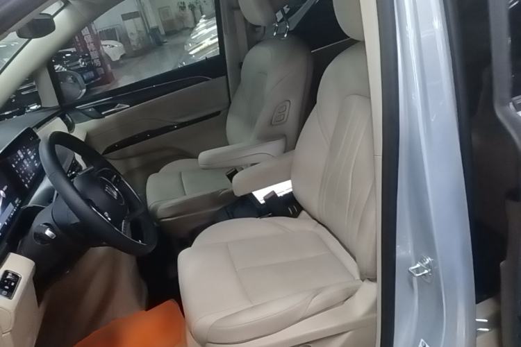 Used Buick GL8 New Energy 2025 Lu Shang Luxury Edition 7-Seater Left Front Seat
