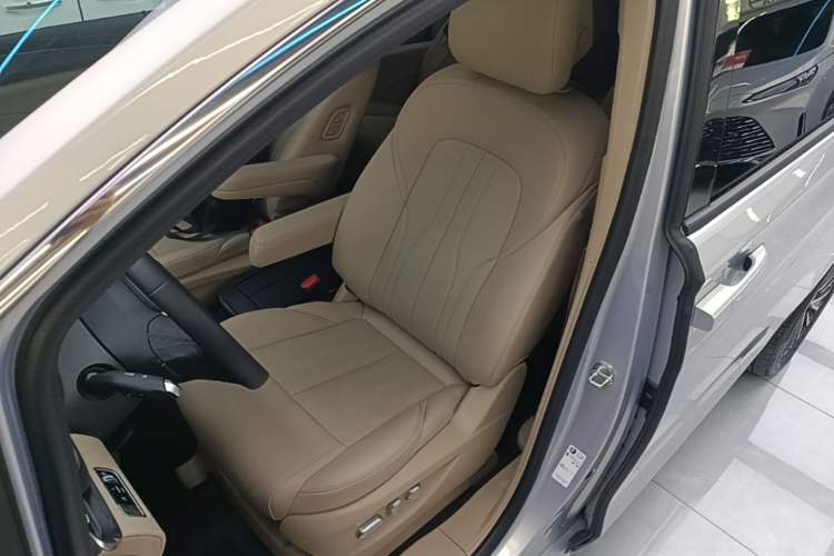 Used Buick GL8 New Energy 2025 Lu Shang Luxury Edition 7-Seater Left Front Seat