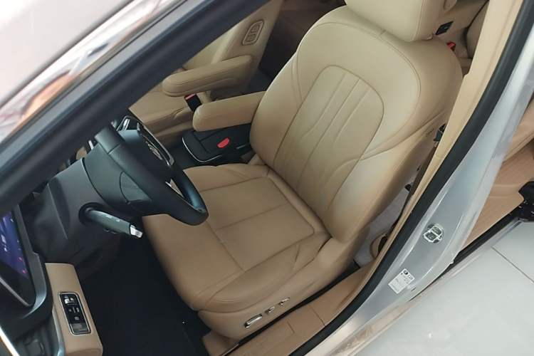 Used Buick GL8 New Energy 2025 Lu Shang Luxury Edition 7-Seater Left Front Seat