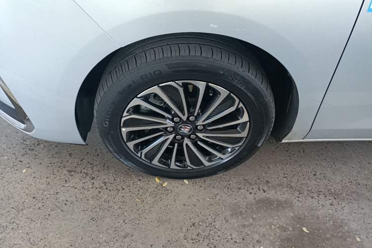 Used Buick GL8 New Energy 2025 Lu Shang Luxury Edition 7-Seater Left Front Wheel Hub