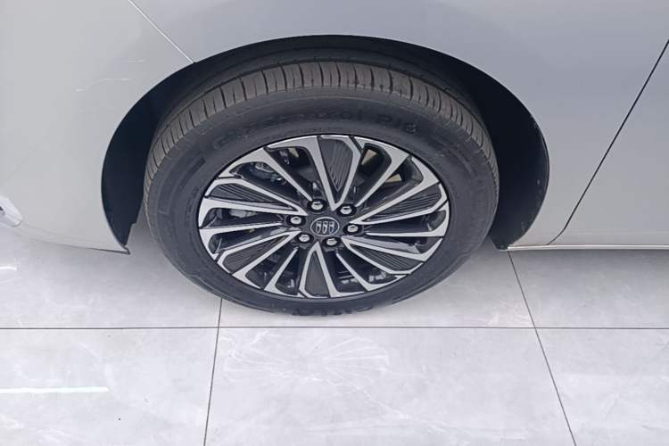 Used Buick GL8 New Energy 2025 Lu Shang Luxury Edition 7-Seater Left Front Wheel Hub