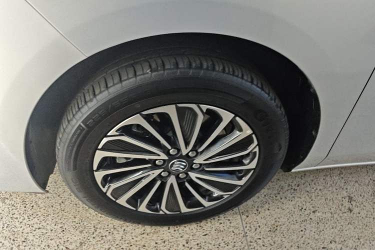 Used Buick GL8 New Energy 2025 Lu Shang Smart Enjoyment Edition 7-Seater Left Front Wheel Hub