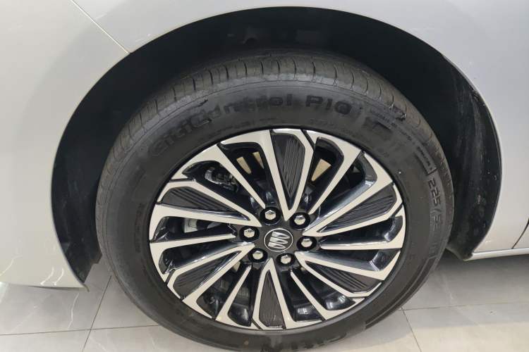 Used Buick GL8 New Energy 2025 Lu Shang Luxury Edition 7-Seater Left Front Wheel Hub