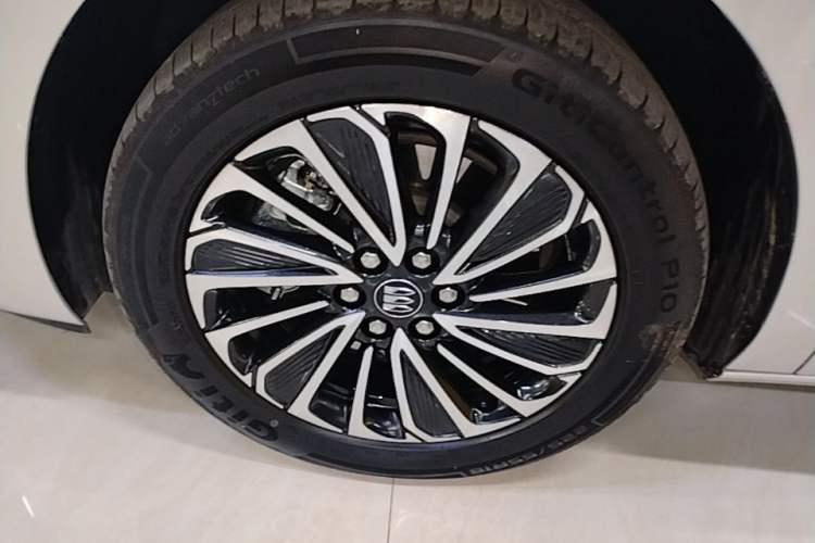 Used Buick GL8 New Energy 2025 Lu Shang Smart Enjoyment Edition 7-Seater Left Front Wheel Hub