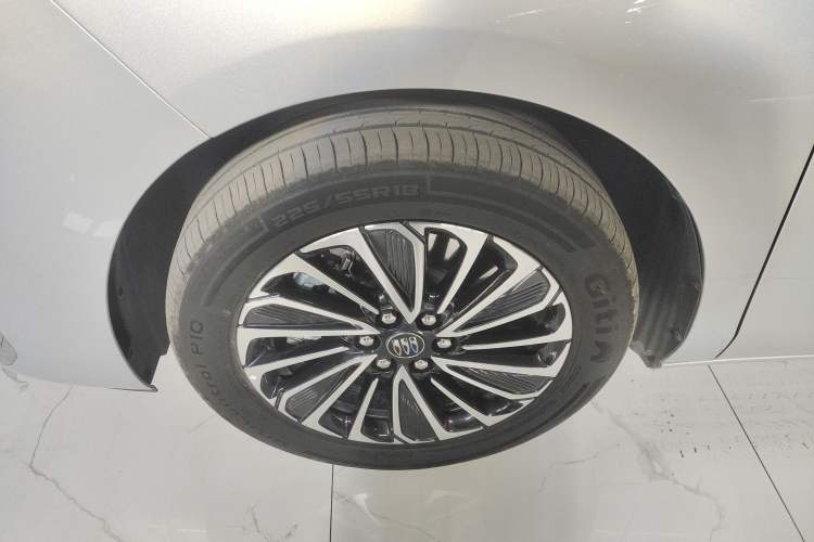 Used Buick GL8 New Energy 2025 Lu Shang Luxury Edition 7-Seater Left Front Wheel Hub