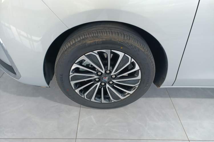Used Buick GL8 New Energy 2025 Lu Shang Luxury Edition 7-Seater Left Front Wheel Hub