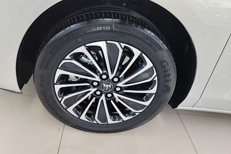 Used Buick GL8 New Energy 2025 Lushang First-Drive Edition 7-Seater Left Front Wheel Hub