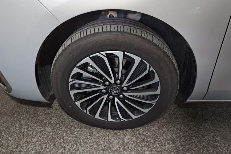 Used Buick GL8 New Energy 2025 Lu Shang Luxury Edition 7-Seater Left Front Wheel Hub