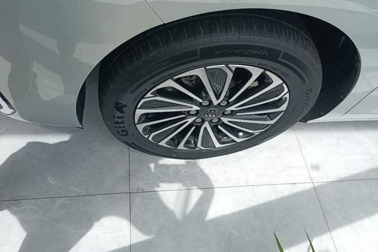 Used Buick GL8 New Energy 2025 Lu Shang Luxury Edition 7-Seater Left Front Wheel Hub