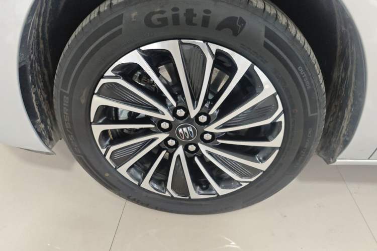 Used Buick GL8 New Energy 2025 Lu Shang Smart Enjoyment Edition 7-Seater Left Front Wheel Hub