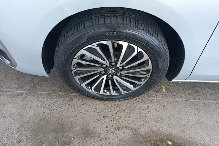 Used Buick GL8 New Energy 2025 Lu Shang Luxury Edition 7-Seater Left Front Wheel Hub