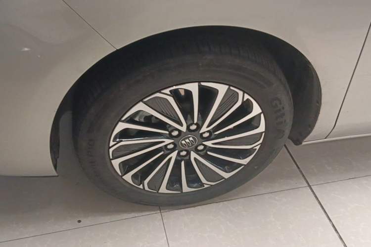 Used Buick GL8 New Energy 2025 Lu Shang Luxury Edition 7-Seater Left Front Wheel Hub