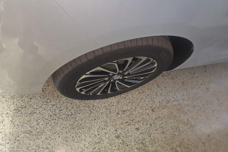 Used Buick GL8 New Energy 2025 Lu Shang Luxury Edition 7-Seater Left Front Wheel Hub