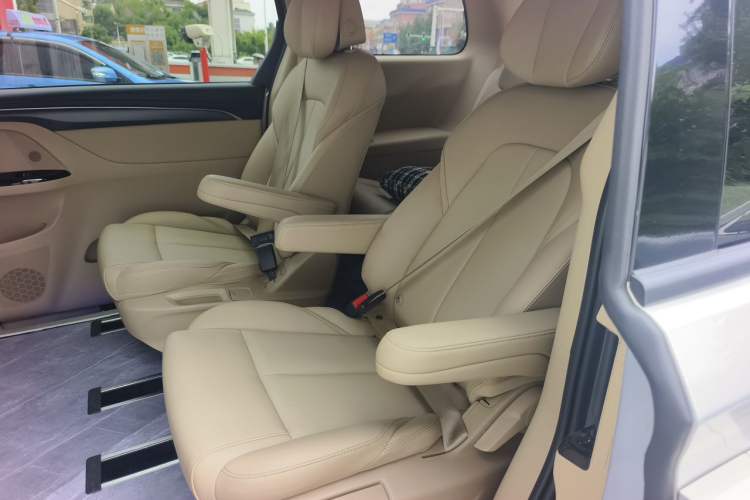 Used Buick GL8 New Energy 2025 Lushang First-Drive Edition 7-Seater Left Rear Seat