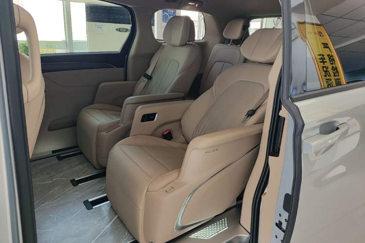 Used Buick GL8 New Energy 2025 Lu Shang Luxury Edition 7-Seater Left Rear Seat