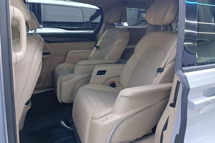 Used Buick GL8 New Energy 2025 Lu Shang Luxury Edition 7-Seater Left Rear Seat