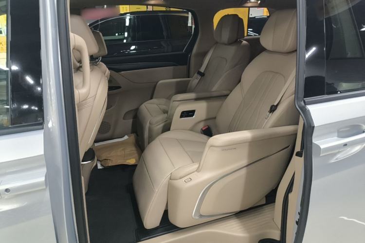 Used Buick GL8 New Energy 2025 Lu Shang Luxury Edition 7-Seater Left Rear Seat