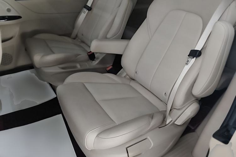 Used Buick GL8 New Energy 2025 Lushang First-Drive Edition 7-Seater Left Rear Seat