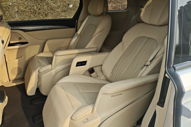 Used Buick GL8 New Energy 2025 Lu Shang Luxury Edition 7-Seater Left Rear Seat