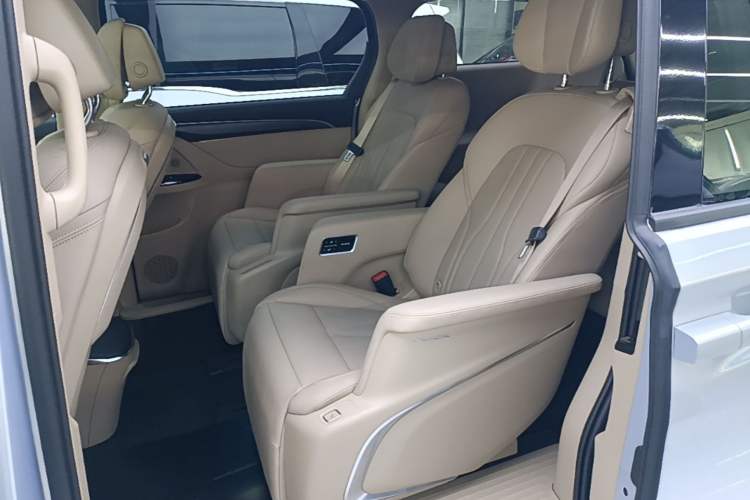 Used Buick GL8 New Energy 2025 Lu Shang Luxury Edition 7-Seater Left Rear Seat