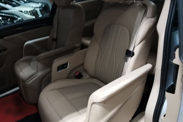 Used Buick GL8 New Energy 2025 Lu Shang Luxury Edition 7-Seater Left Rear Seat