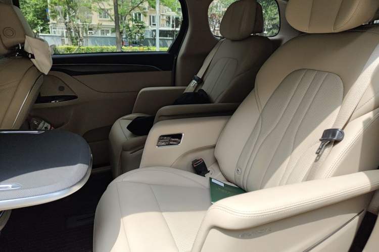 Used Buick GL8 New Energy 2025 Lu Shang Luxury Edition 7-Seater Left Rear Seat