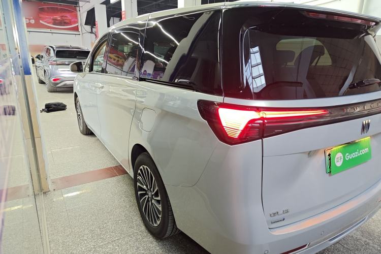 Used Buick GL8 New Energy 2025 Lu Shang Luxury Edition 7-Seater Left Side