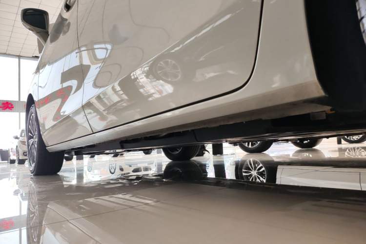 Used Buick GL8 New Energy 2025 Lu Shang Luxury Edition 7-Seater Left Side Sill
