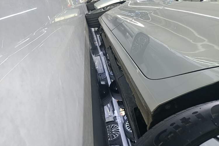 Used Buick GL8 New Energy 2025 Lu Shang Luxury Edition 7-Seater Left Side Sill