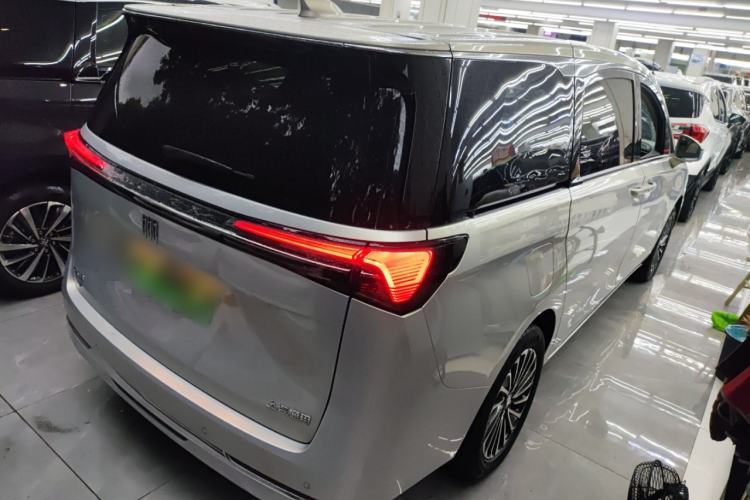 Used Buick GL8 New Energy 2025 Lu Shang Luxury Edition 7-Seater Rear Right 45 Deg