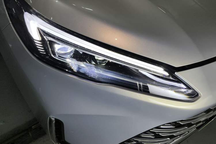Used Buick GL8 New Energy 2025 Lushang First-Drive Edition 7-Seater Right Front Headlight