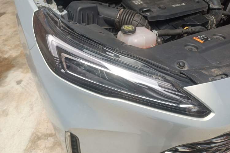 Used Buick GL8 New Energy 2025 Lu Shang Smart Enjoyment Edition 7-Seater Right Front Headlight