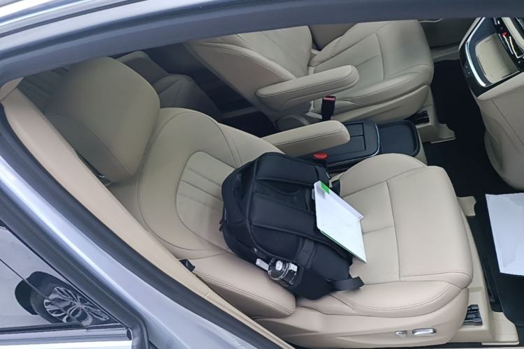 Used Buick GL8 New Energy 2025 Lu Shang Luxury Edition 7-Seater Right Front Seat