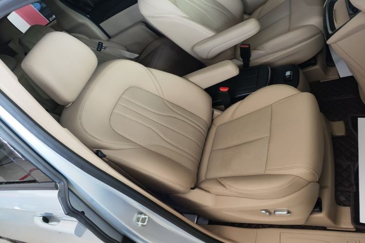 Used Buick GL8 New Energy 2025 Lu Shang Luxury Edition 7-Seater Right Front Seat
