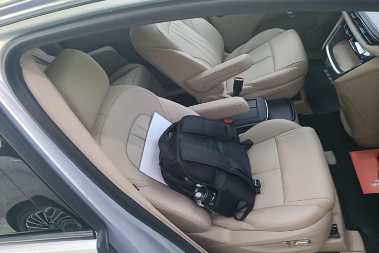 Used Buick GL8 New Energy 2025 Lu Shang Luxury Edition 7-Seater Right Front Seat