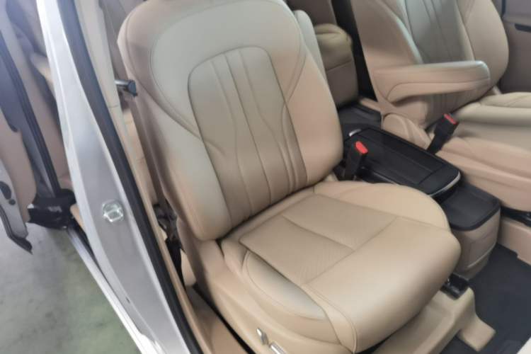Used Buick GL8 New Energy 2025 Lu Shang Luxury Edition 7-Seater Right Front Seat