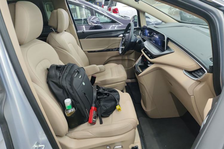 Used Buick GL8 New Energy 2025 Lu Shang Luxury Edition 7-Seater Right Front Seat