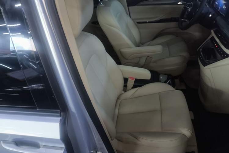 Used Buick GL8 New Energy 2025 Lu Shang Smart Enjoyment Edition 7-Seater Right Front Seat