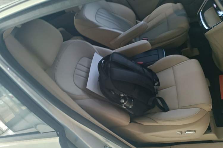 Used Buick GL8 New Energy 2025 Lu Shang Luxury Edition 7-Seater Right Front Seat