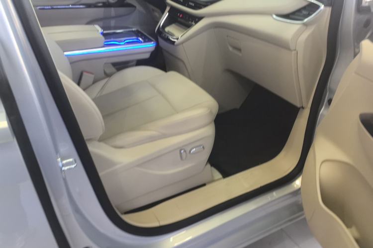 Used Buick GL8 New Energy 2025 Lu Shang Luxury Edition 7-Seater Right Front Seat