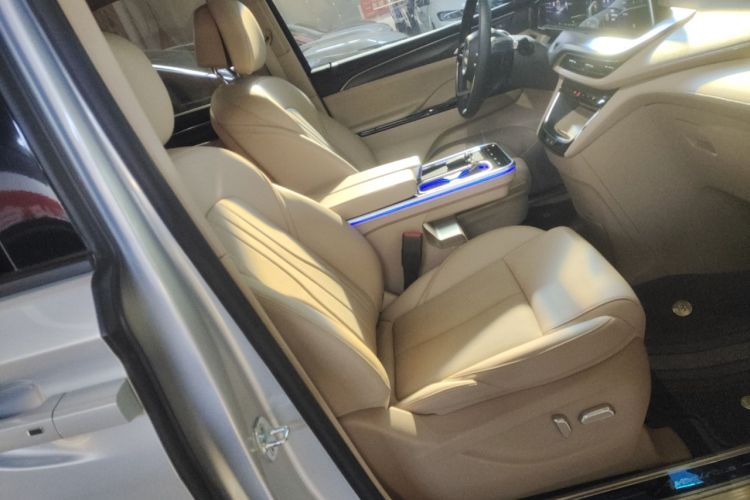 Used Buick GL8 New Energy 2025 Lu Shang Luxury Edition 7-Seater Right Front Seat