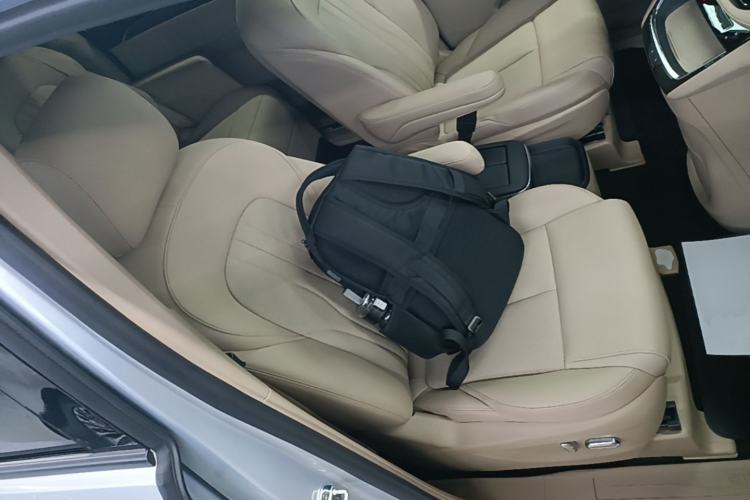 Used Buick GL8 New Energy 2025 Lu Shang Luxury Edition 7-Seater Right Front Seat