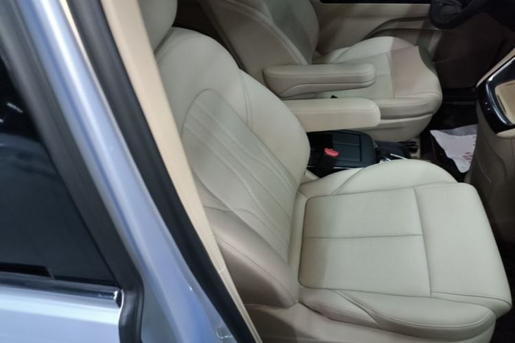 Used Buick GL8 New Energy 2025 Lu Shang Luxury Edition 7-Seater Right Front Seat