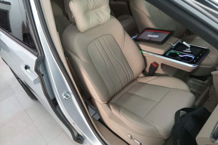 Used Buick GL8 New Energy 2025 Lu Shang Luxury Edition 7-Seater Right Front Seat