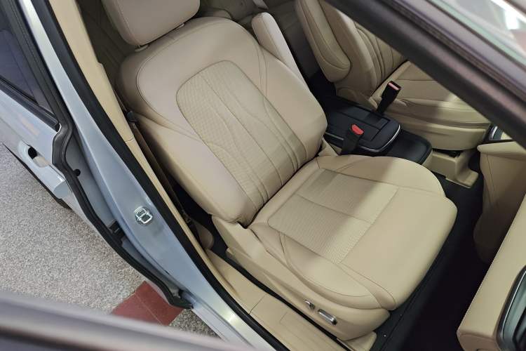 Used Buick GL8 New Energy 2025 Lu Shang Luxury Edition 7-Seater Right Front Seat