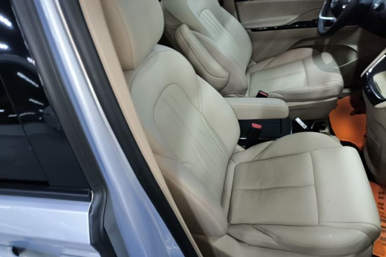 Used Buick GL8 New Energy 2025 Lu Shang Luxury Edition 7-Seater Right Front Seat