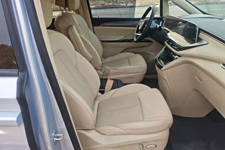 Used Buick GL8 New Energy 2025 Lu Shang Luxury Edition 7-Seater Right Front Seat