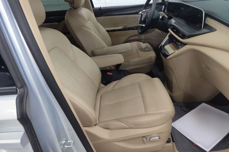 Used Buick GL8 New Energy 2025 Lu Shang Luxury Edition 7-Seater Right Front Seat