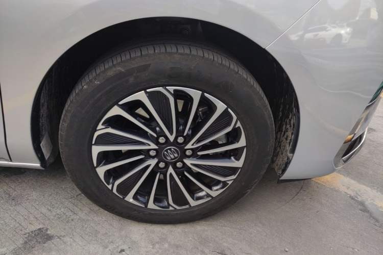 Used Buick GL8 New Energy 2025 Lu Shang Luxury Edition 7-Seater Right Front Wheel Hub