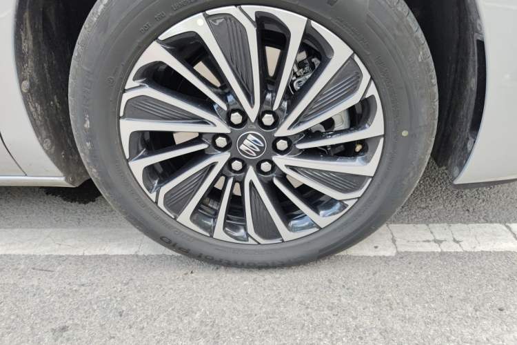 Used Buick GL8 New Energy 2025 Lu Shang Luxury Edition 7-Seater Right Front Wheel Hub